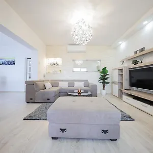  Apartment Deluxe Look